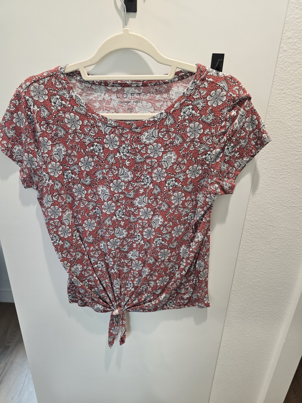 LOFT Women’s Red Floral Tie-Front Tee